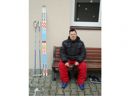 Lyžování a bobování na zahradě v DOZP