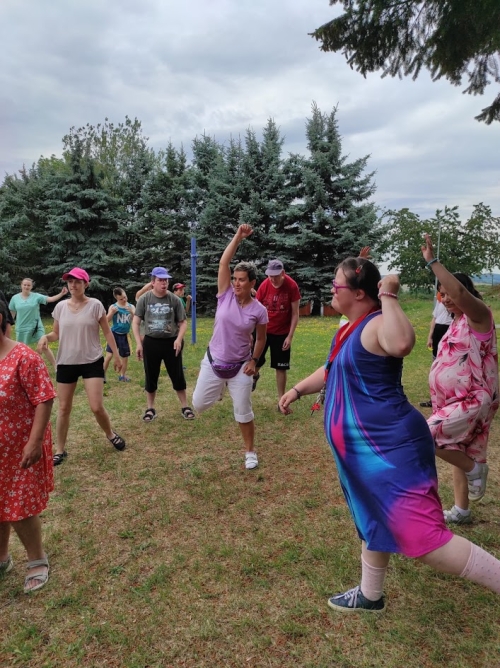 Cvičení v trávě